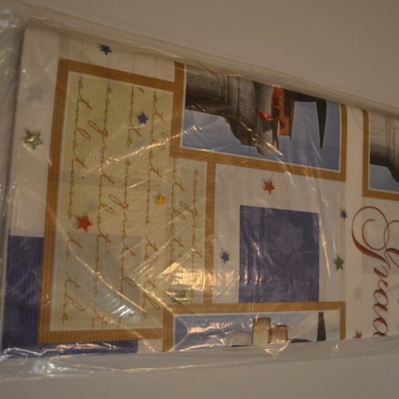 Pomp & Circumstance by Party City Sign 'Congrats Grad' 6 Table Covers 54'x102' - Picture 3 of 5